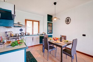 Dining - Lakeview Bliss / pool & fenced Garden, Villanuova sul Clisi, Italy (Villanuova sul Clisi)