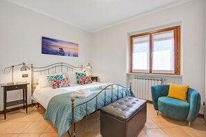 2 bedrooms, WiFi (free), bed sheets