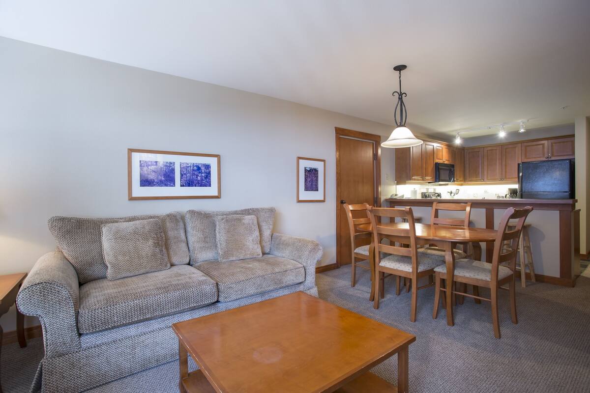 Condo, 2 Bedrooms | Living area