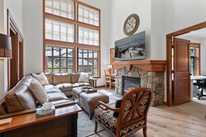 Condo, 2 Bedrooms | Living area