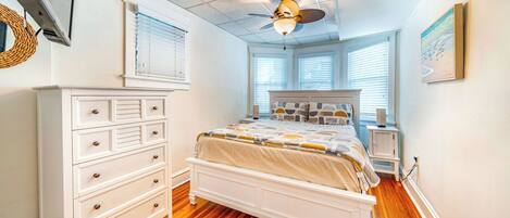 2 makuuhuonetta, silitysrauta/-lauta, ilmainen Wi-Fi, vuodevaatteet