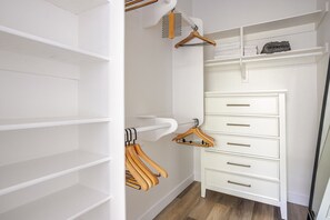 Interior - Blueground | Mid-Wilshire, AC, balcony, nr museum (Los Angeles)