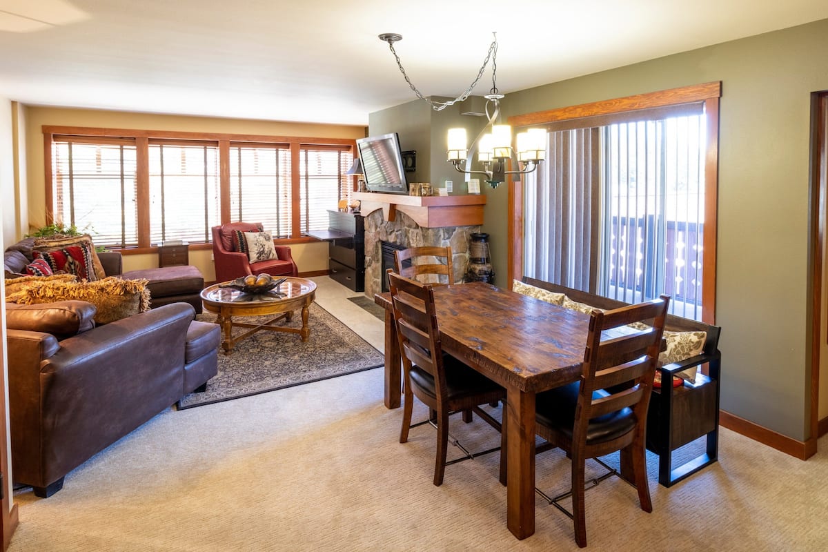 Condo, 2 Bedrooms | Living area