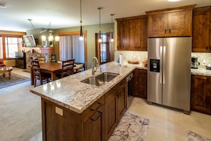 Appart'hôtel, 2 chambres | Cuisine privée | Réfrigérateur, four, cafetière/bouilloire, grille-pain