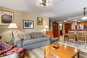 Apartment, 2 Schlafzimmer | Wohnbereich