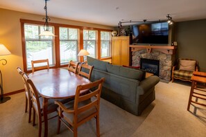 Condo, 2 Bedrooms | Living area