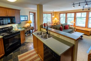 Condo, 2 Bedrooms | Private kitchen | Fridge, oven, coffee/tea maker, toaster