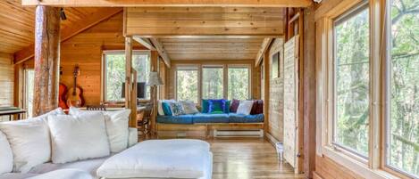 TV, fireplace, stereo