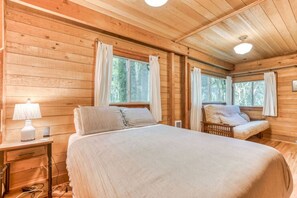 Desk, iron/ironing board, WiFi, bed sheets