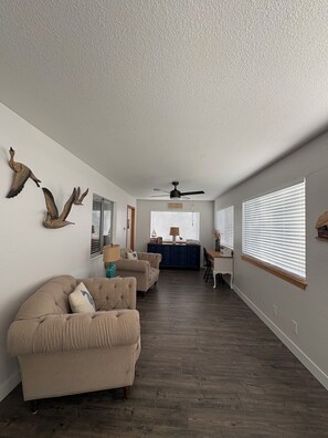 Téléviseur connecté, foyer, jeux vidéo, livres