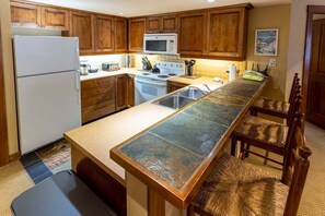 Condo, 2 Bedrooms | Private kitchen | Fridge, oven, coffee/tea maker, toaster