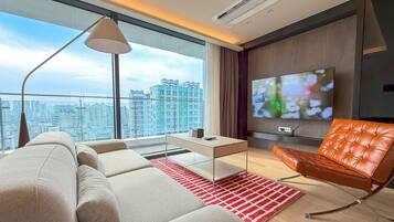 Zimmer, 1 King-Bett | Wohnbereich | Fußbodenheizung