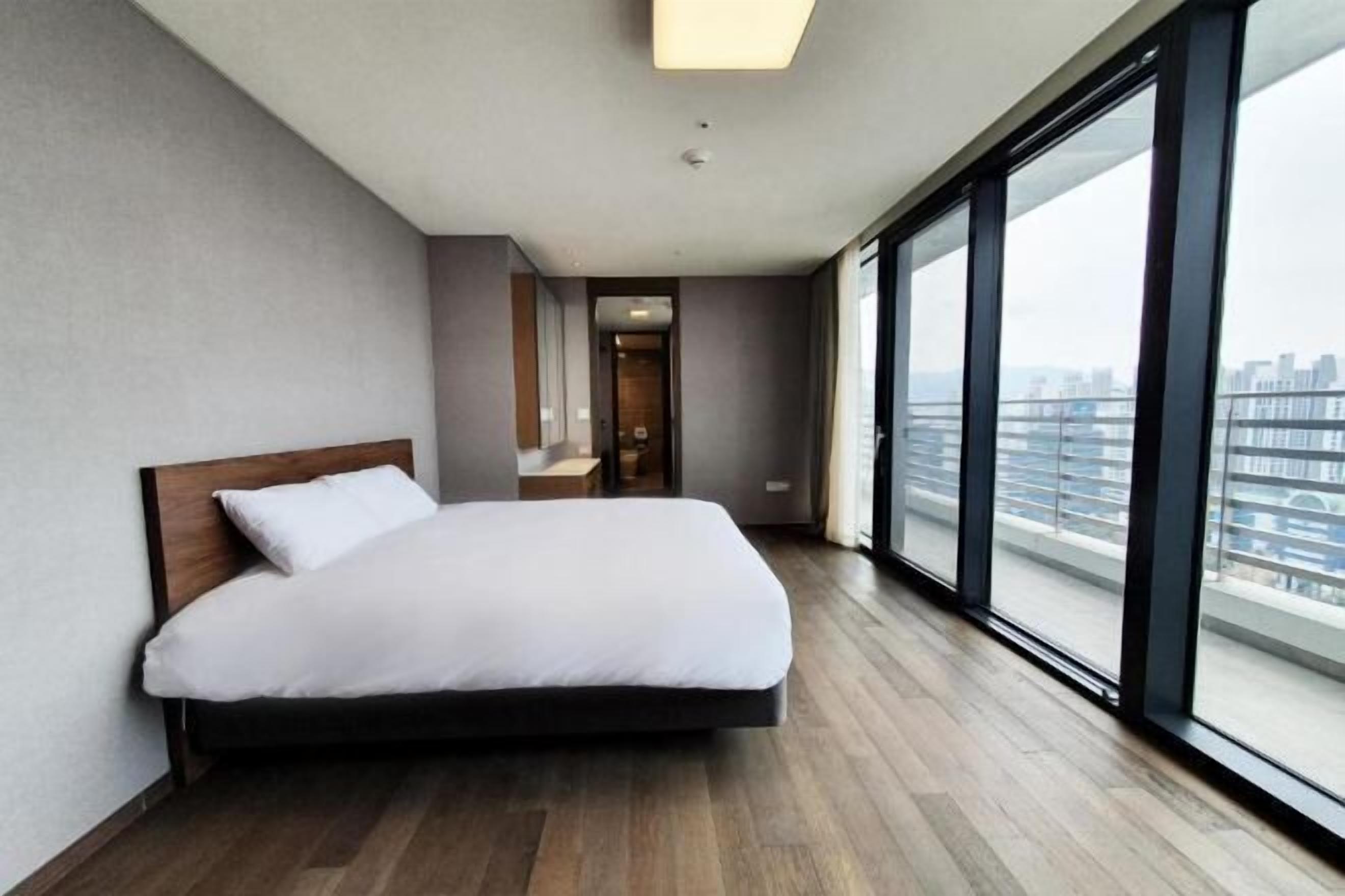 Wifi gratis y ropa de cama