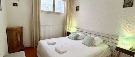 2 bedrooms, iron/ironing board, travel crib, bed sheets