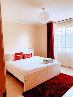 3 habitaciones, tabla de planchar con plancha, wifi y ropa de cama 
