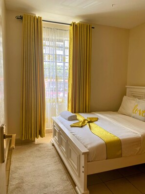 3 habitaciones, tabla de planchar con plancha, wifi y ropa de cama 