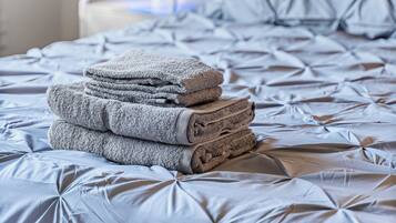 4 chambres, bureau, Wi-Fi gratuit, draps fournis