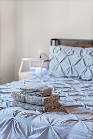 4 bedrooms, desk, free WiFi, bed sheets