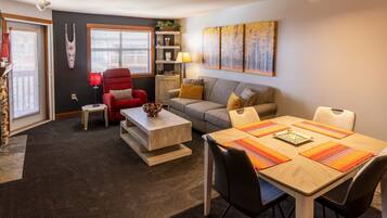 Condo, 1 Bedroom | Living area