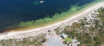 Summerland : Beachfront Retreat - Dogs welcome