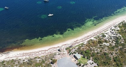 Summerland : Beachfront Retreat - Dogs welcome