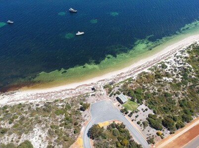 Summerland : Beachfront Retreat - Dogs welcome