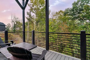 Property grounds - Modern Luxe N Smokies, Sleeps 10・Games・Hot Tub (Sevierville)