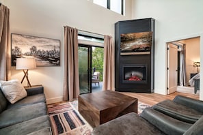 TV, peis og kontorer