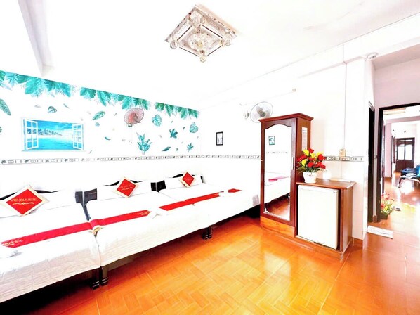 Family Room | Desk, free WiFi - ANH QUAN HOTEL VUNG TAU (Ho Chi Minh City)