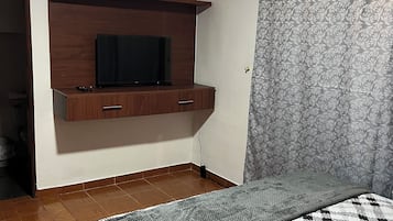 1 chambre, fer et planche à repasser, Wi-Fi, draps fournis