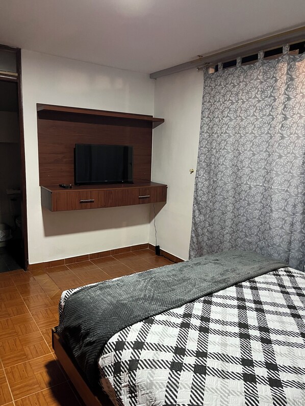 1 bedroom, iron/ironing board, WiFi, bed sheets - Cozy suite with kitchen and private bathroom. 5 minutes from downtown (Baños de Agua Santa)