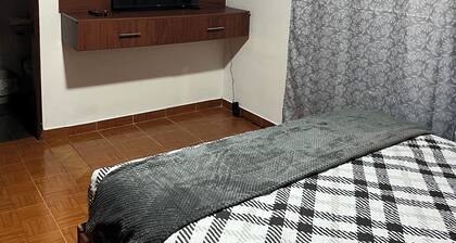 Cozy suite with kitchen and private bathroom. 5 minutes from downtown