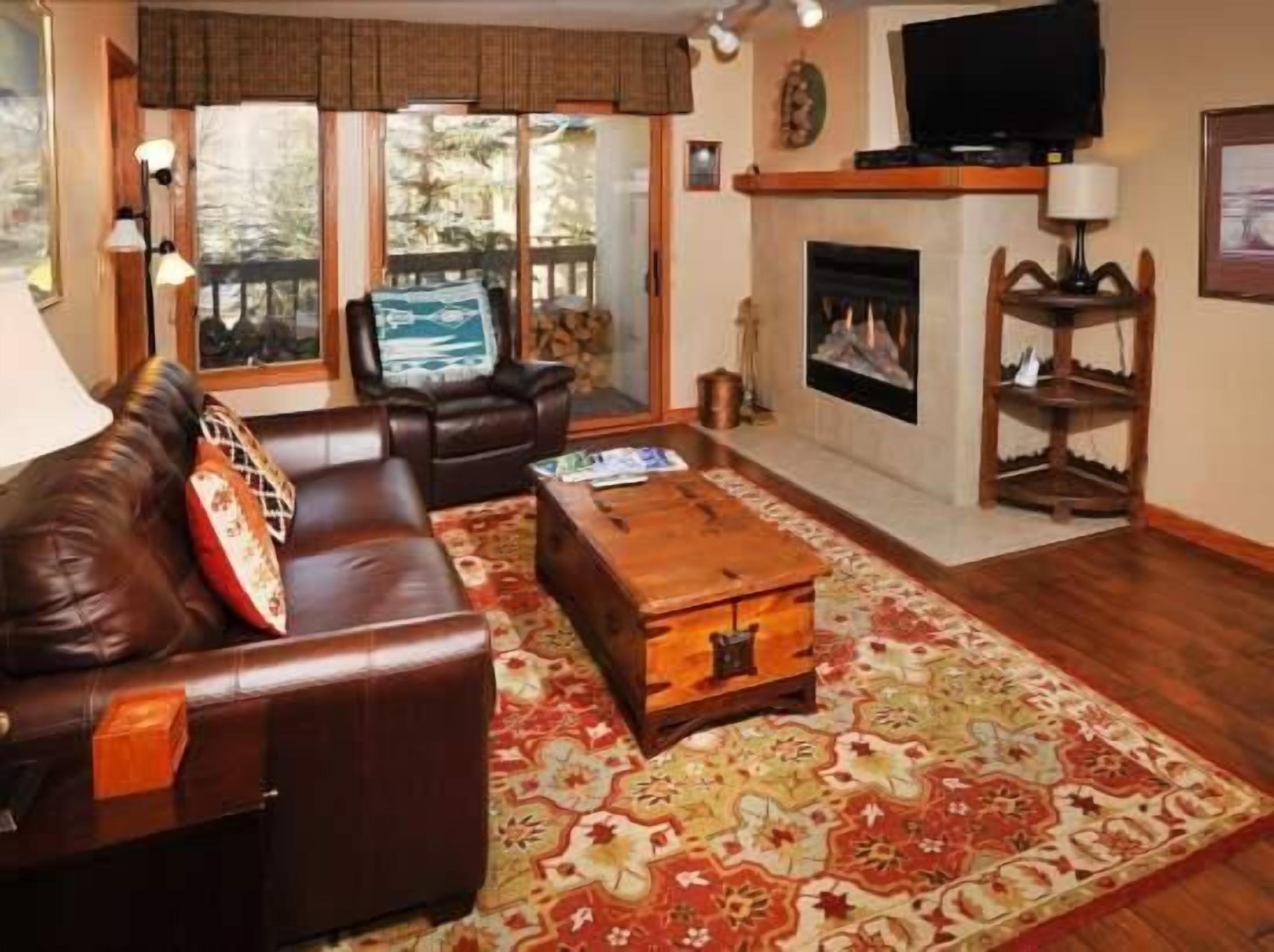 Condo, 2 Bedrooms | Living area