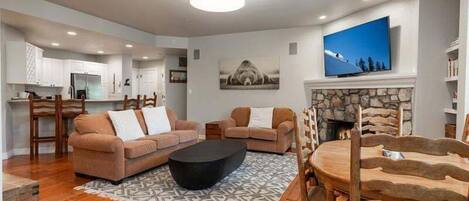 Condo, 2 Bedrooms | Living area