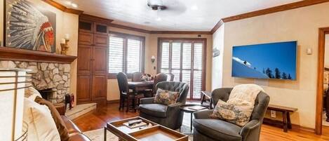Condo, 2 Bedrooms | Living area