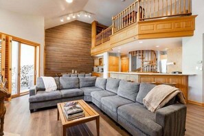 Condo, 4 Bedrooms | Living area