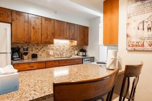 Condo, 2 Bedrooms | Private kitchen