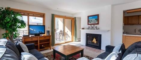 Condo, 2 Bedrooms | Living area