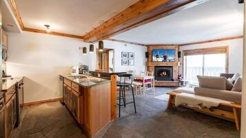 Condo, 2 Bedrooms | Interior