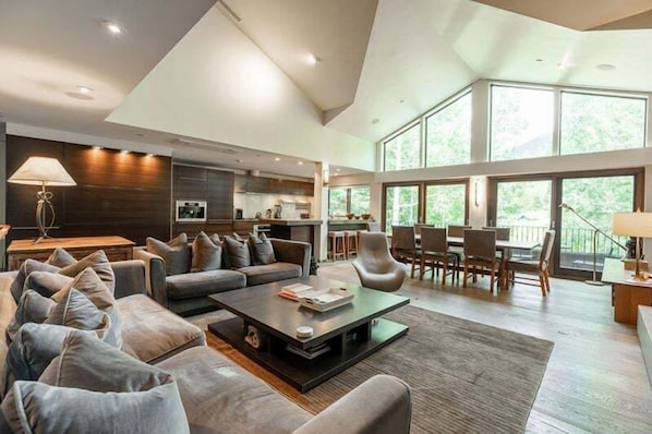 Living area - Vail Ski Resort Northwoods Condos (Vail)