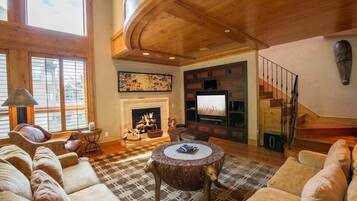 Condo, 3 Bedrooms | Living area