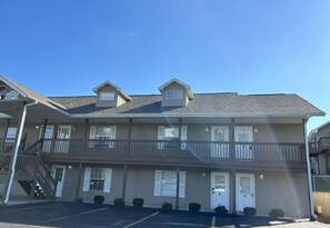 Exterior - Corner | Top Floor | Fall Creek | Convenient to 76 (Branson)