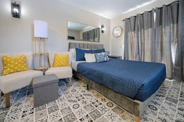 Iron/ironing board, travel cot, free WiFi, bed sheets - Corner | Top Floor | Fall Creek | Convenient to 76 (Branson)