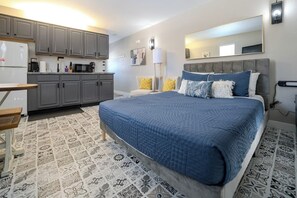 Iron/ironing board, travel crib, free WiFi, bed sheets - Corner | Top Floor | Fall Creek | Convenient to 76 (Branson)