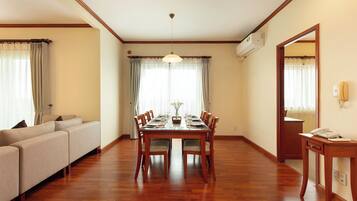 Deluxe Apartment, 2 Bedrooms, Balcony, City View | In-room dining