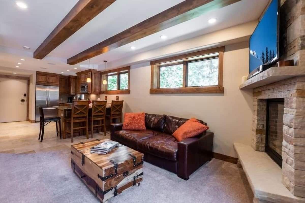 Condo, 1 Bedroom | Living area