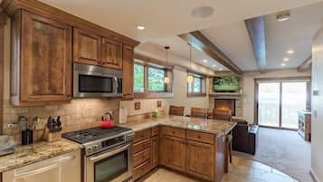 Eget kjøkken | Kjøleskap, ovn, kaffetrakter/tekoker og brødrister