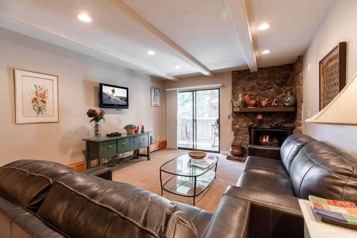 Condo, 2 Bedrooms | Living area