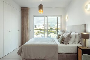 2 bedrooms, iron/ironing board, travel crib, free WiFi - Penthouse Isabela VistaMar - Rooftop & Jacuzzi (Albufeira)