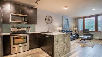 Condo, 1 quarto | Cozinha privada | Geladeira, fogão, cafeteira/chaleira, torradeira